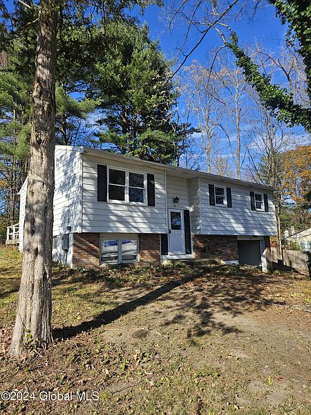 2nd image of 2315 Spruce Dr