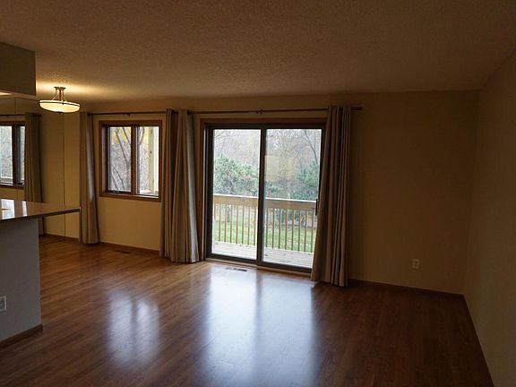 5th image of 2624 Lake Court Dr