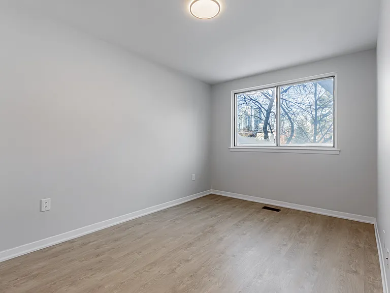 207 Davisville Ave — Photo 19