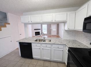 17 Abbey Rd, Euless, TX 76039