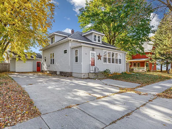210 3rd St NW, New Richland, MN 56072