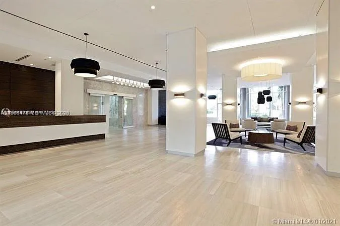 Arlen House East Condo — Photo 4