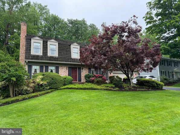 9013 Charles Augustine Dr, Alexandria, VA 22308