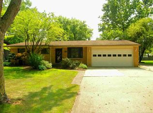 57 Paragon Dr, Troy, MI 48098