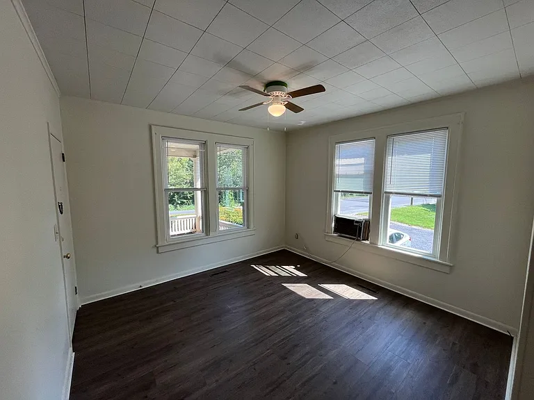 205 S Willow St #B — Photo 8
