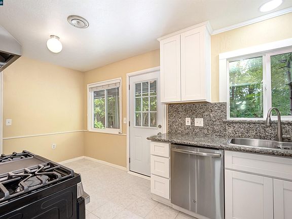 5th image of 378 Verona Ave