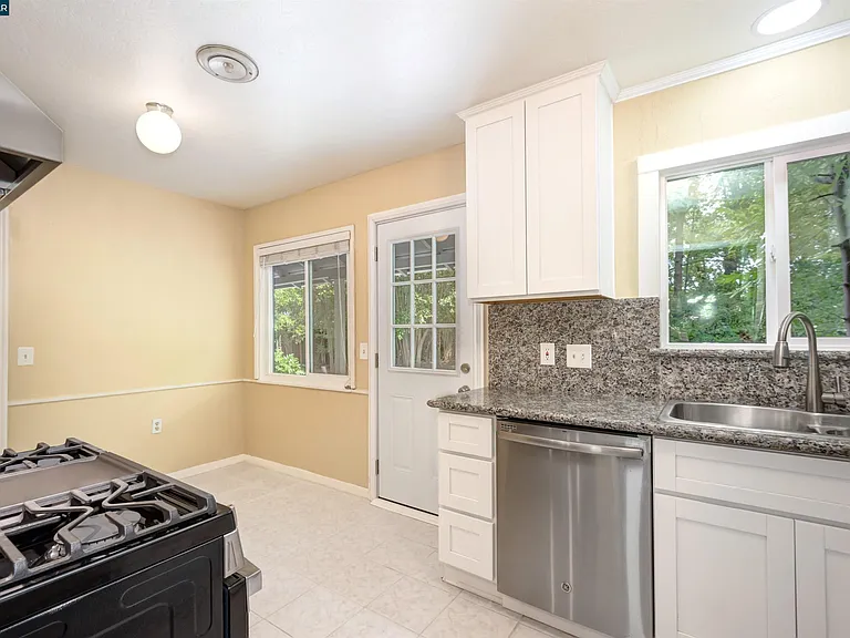 378 Verona Ave — Photo 5