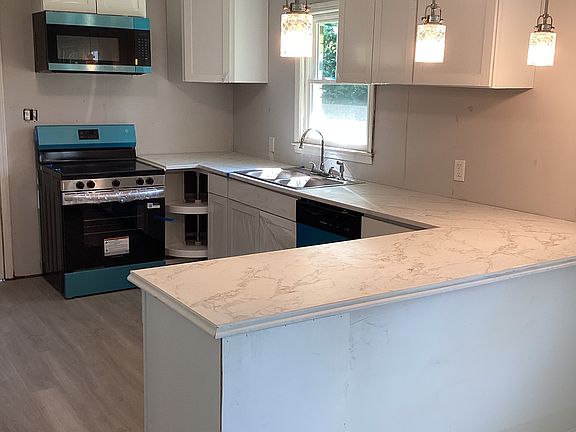 Spacious Kitchen with New appliances.