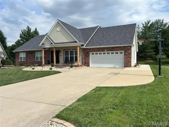 4607 Valleydale Rd, Godfrey, IL 62035
