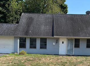 80 Upland Rd, Levittown, PA 19056