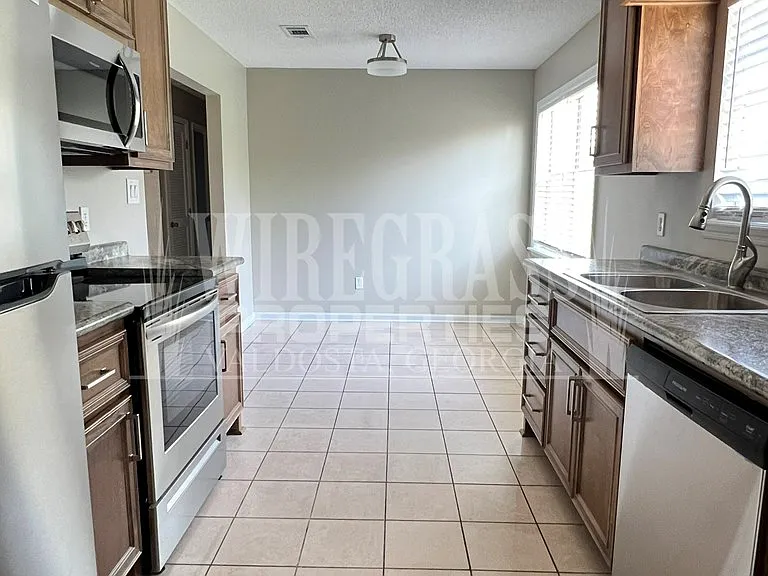 3621 Hillway Dr — Photo 7