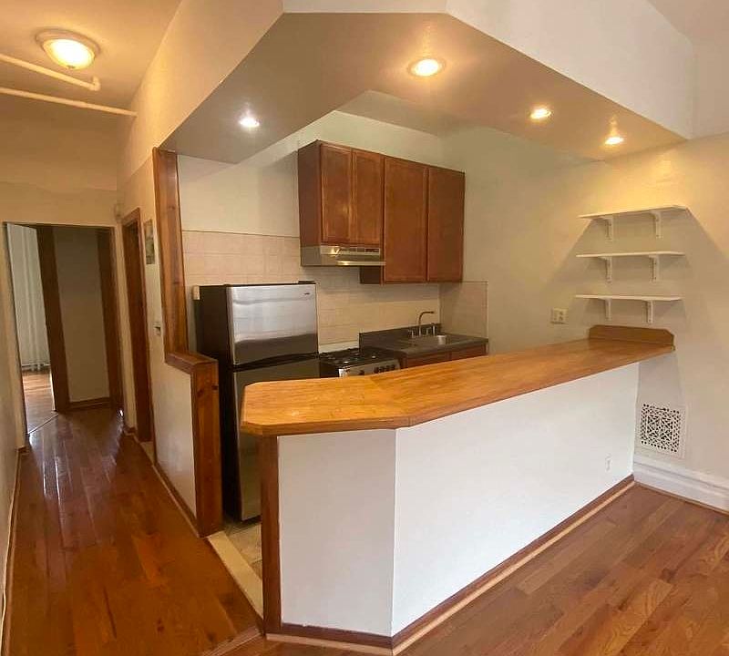 1st image of 24 Hawthorne St APT 2