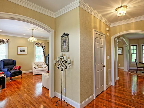 4th image of 103 Paddington Ct