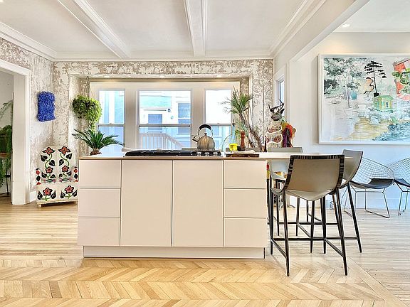 5th image of 1121 W 38th St