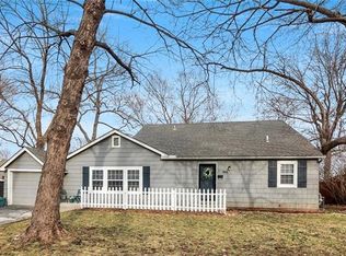 7415 Springfield St, Prairie Village, KS 66208