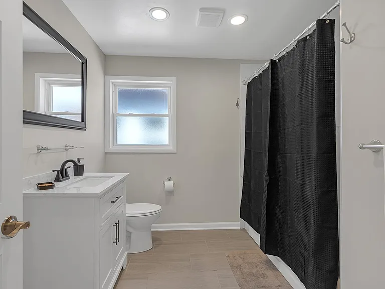 1100 Edmer Ave — Photo 10