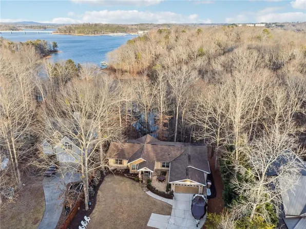 3527 Point View Cir, Gainesville, GA 30506
