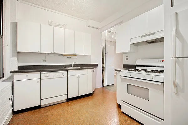 Rented by Nest Seekers International | media 18