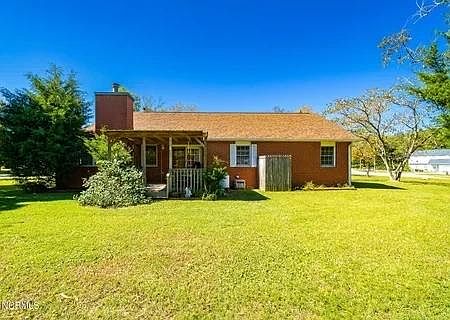 2nd image of 500 Oak Ln