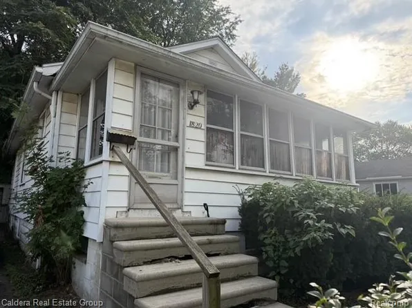 1820 E Jarvis Ave, Hazel Park, MI 48030