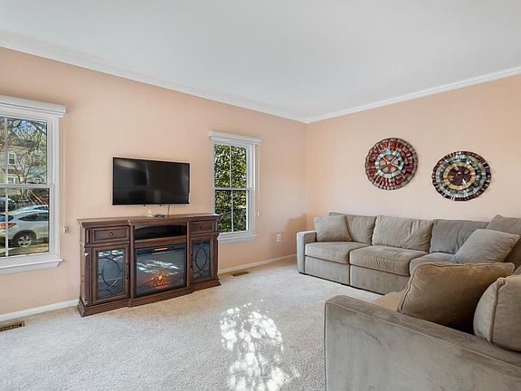 5th image of 13328 Waterside Cir