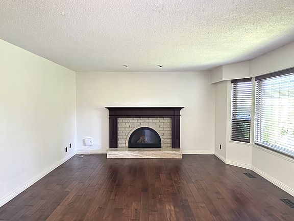 3rd image of 305 52a St