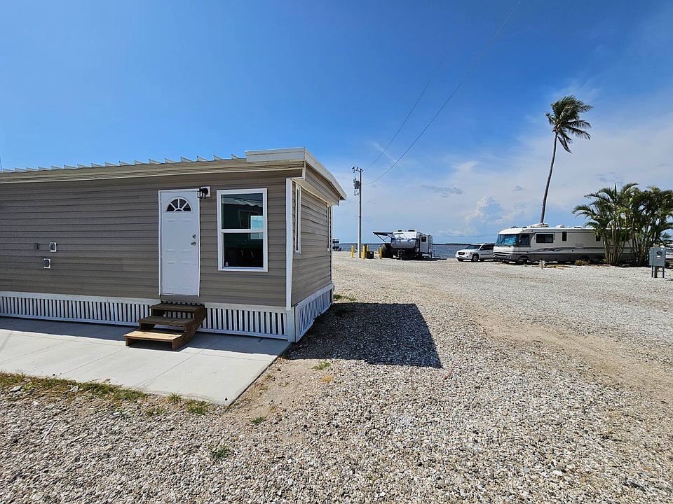 ポートモア岬 2264 Lakes of Melbourne Drive | Hometown America