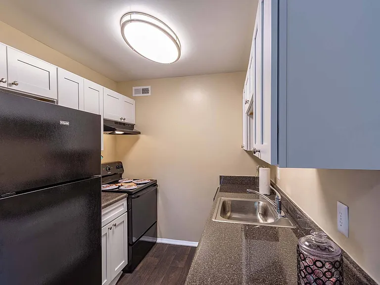13220 Chester Rd — Photo 8