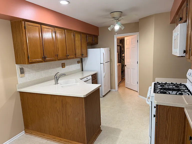2106 Glasgow Ct — Photo 6