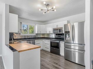6824 E Temple Dr NE, Calgary, AB T1Y 4X8