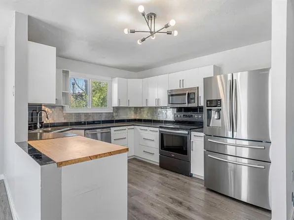 6824 E Temple Dr NE, Calgary, AB T1Y 4X8