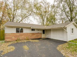 120 N Pinecrest Rd, Bolingbrook, IL 60440