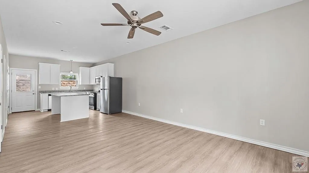 2 bed, 2.5 bath, 900 sqft, $1,475 — Photo 3