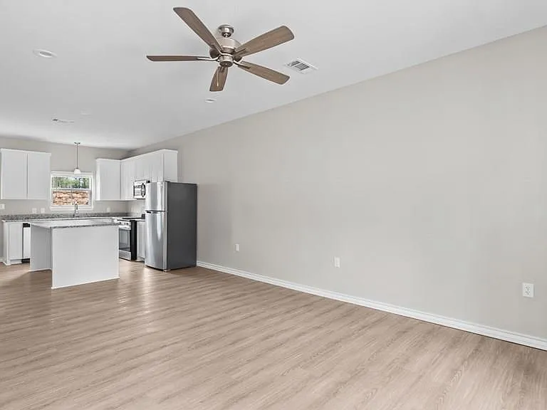 5201 Lionel Ave — Photo 3
