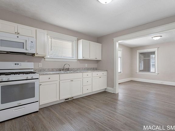 5th image of 816 W Forest Ave