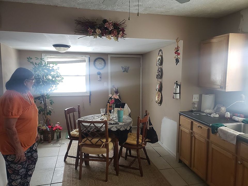 2nd image of 3522 Montrose Ave