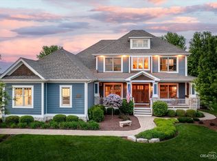 1042 Chestnut Hill Ln, Sugar Grove, IL 60554