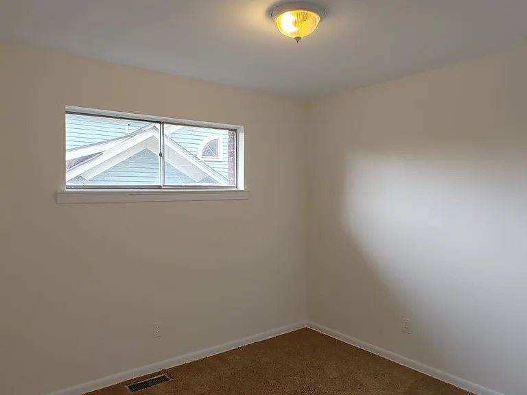 929B Fortwood St — Photo 9