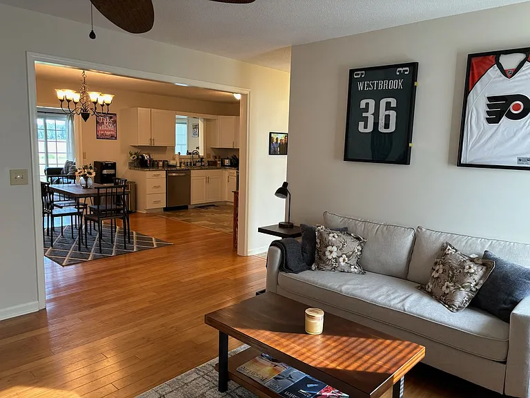 636 Hammond Dr — Photo 3