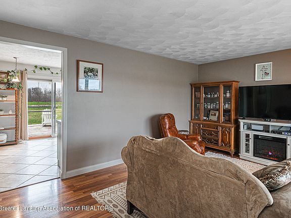3rd image of 8422 N Cochran Rd