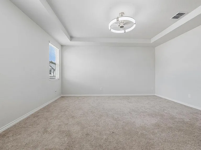 245 Leeland Dr — Photo 13