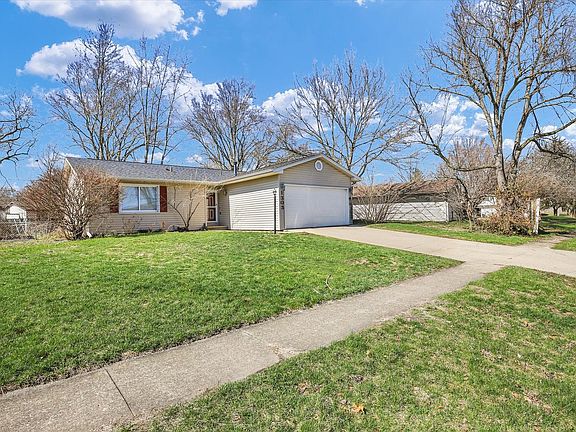 3rd image of 1303 Greenridge Dr