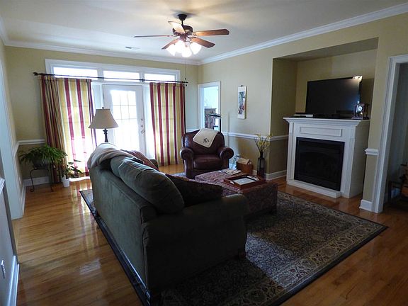 3rd image of 139 Cloister Cove Ln