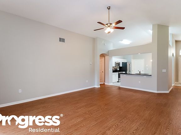 4th image of 30722 Tremont Dr