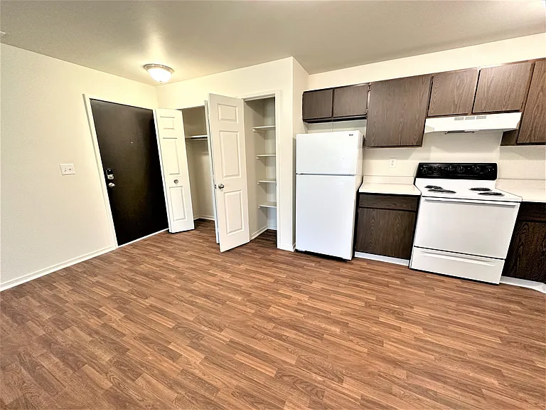 Grand Bend Club Apartments — Photo 25