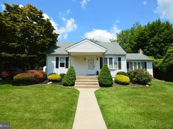 221 Clementon Ave, Blackwood, NJ 08012