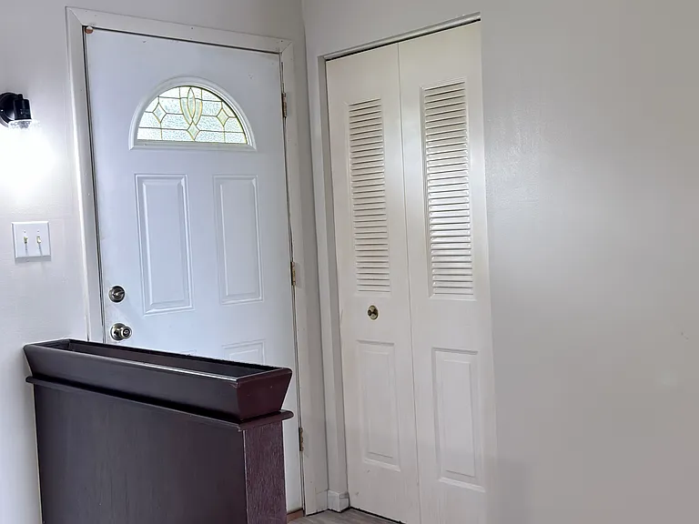 1015 E Hamilton St — Photo 10