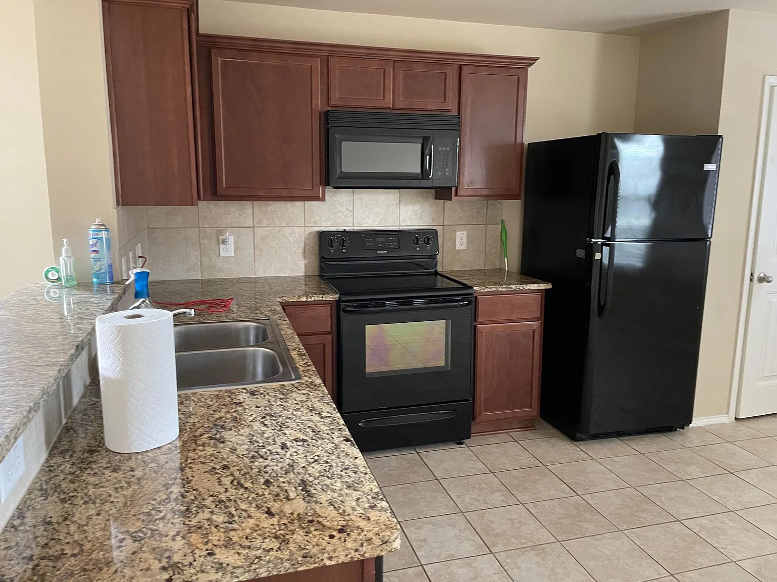 4 bed, 1645 sqft, $1,800 — Photo 2