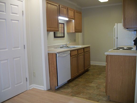 4th image of 3855 Spottswood Ave