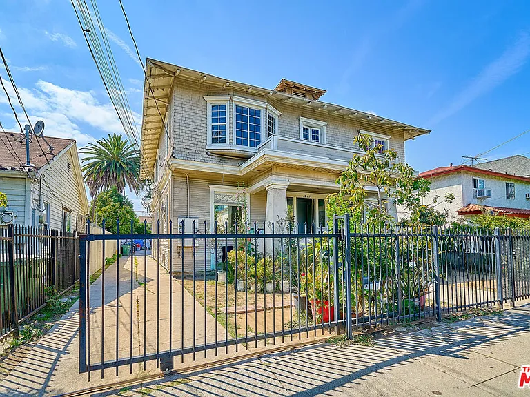 1347 Valencia St — Photo 4